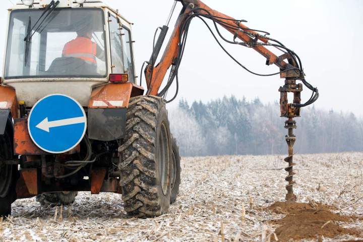 Entreprise de travaux publics, Commentry